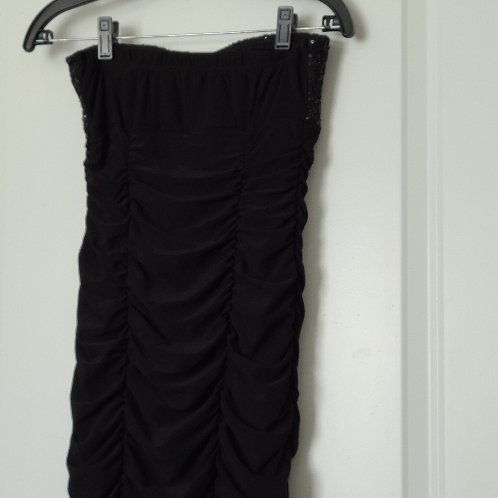 Sz M little ruched & sequined black dress - Picture 3 of 7